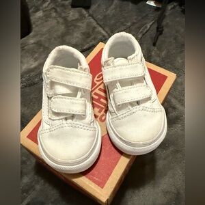 White toddler vans